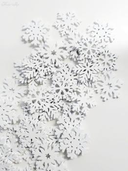 10 weiße Schneeflocken Holz